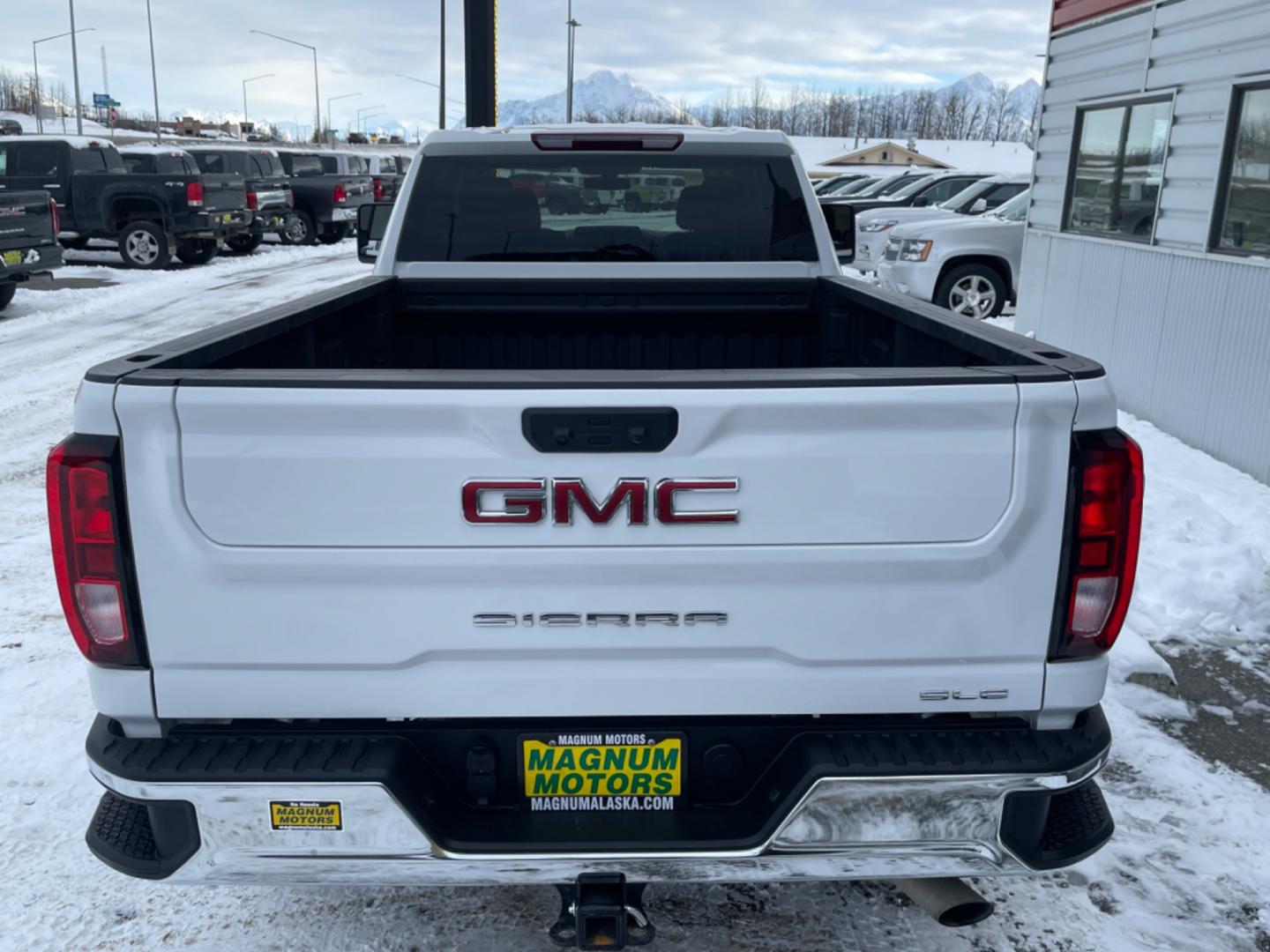 2022 White /charcoal cloth GMC Sierra 2500HD SLE (1GT59ME79NF) with an 6.6 Liter engine, 6 speed automatic transmission, located at 1960 Industrial Drive, Wasilla, 99654, (907) 274-2277, 61.573475, -149.400146 - Photo#4